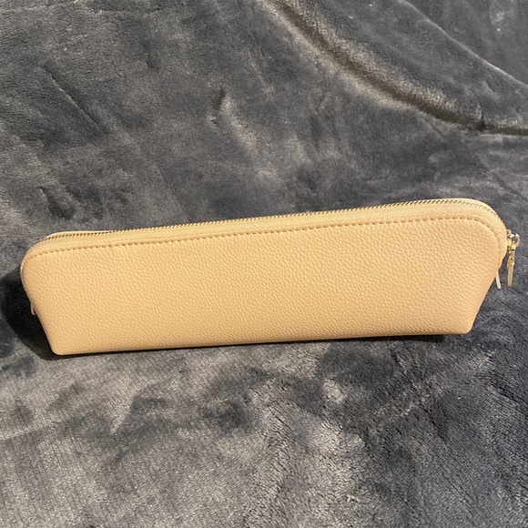 NWOT Lark & Ives Vegan Leather Case - Picture 3 of 4
